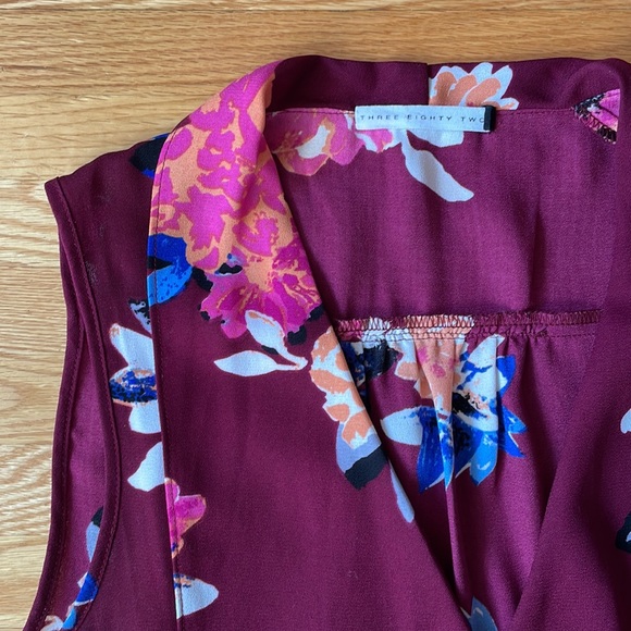 Hi-lo floral sleeveless blouse - Picture 2 of 3